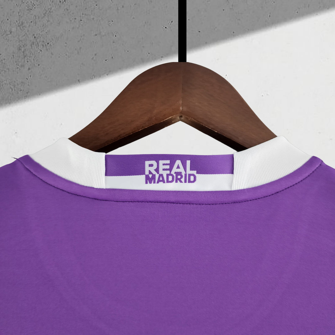 Real Madrid 2016–2017 Auswärtstrikot