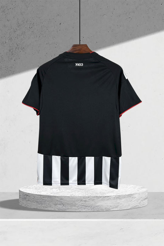 Beşiktaş JK 2025–2026 Auswärtstrikot