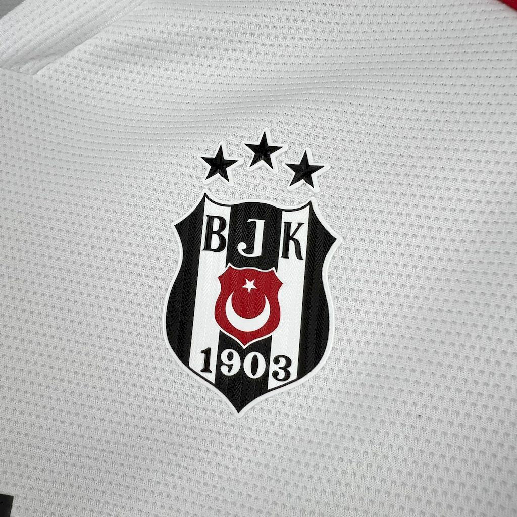 Beşiktaş JK 2025–2026 Heimtrikot