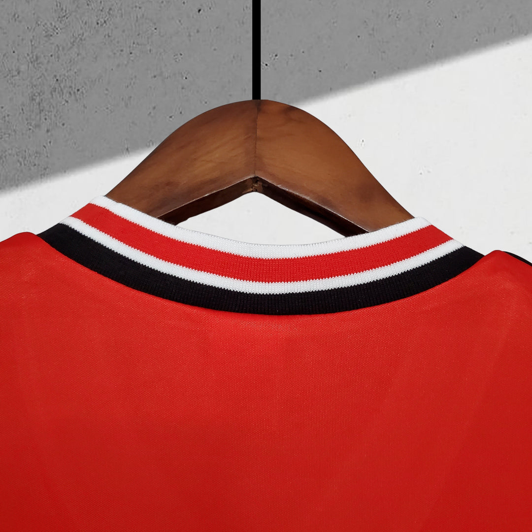 Manchester United 1985–1986 Heimtrikot