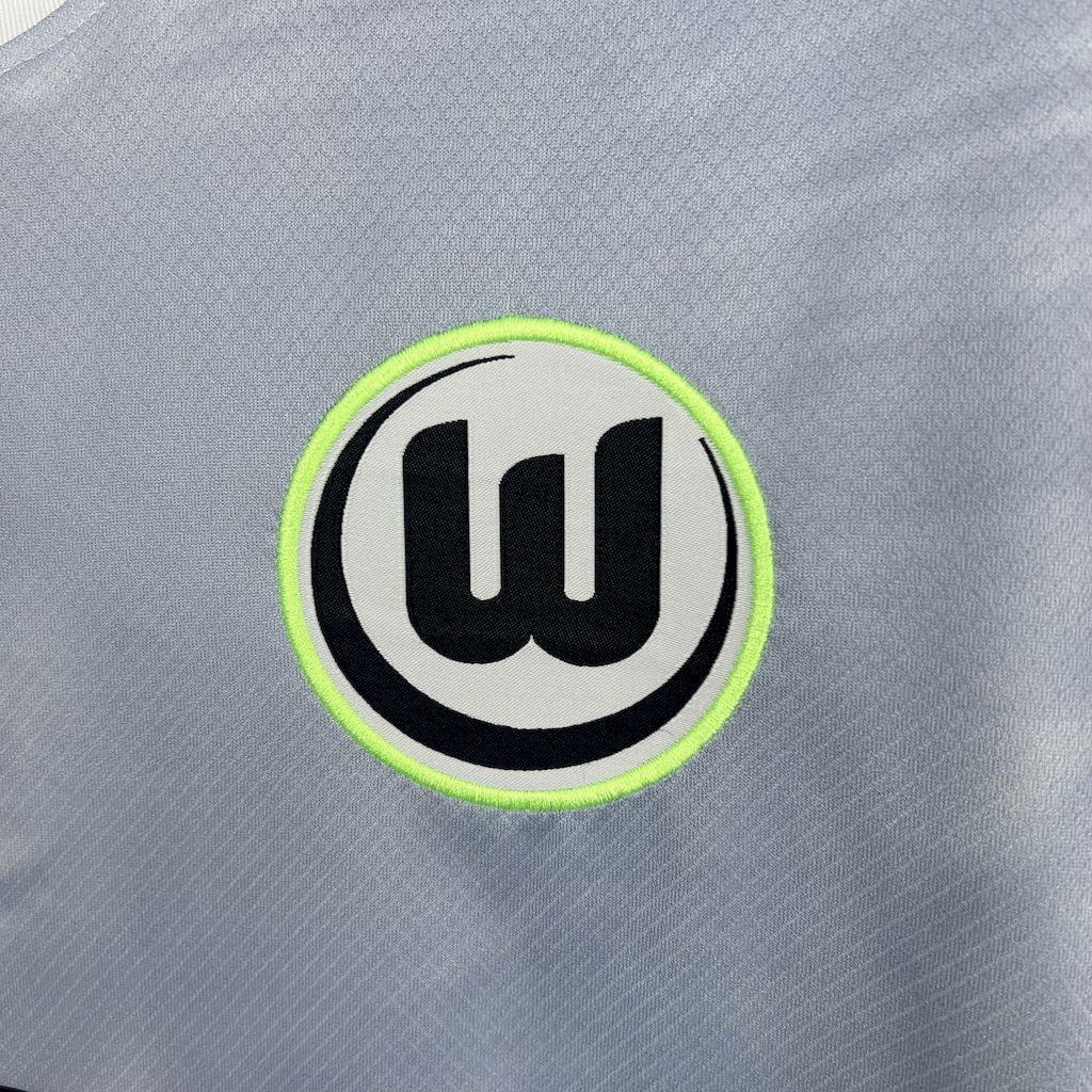 VfL Wolfsburg 2025-2026 Auswärtstrikot