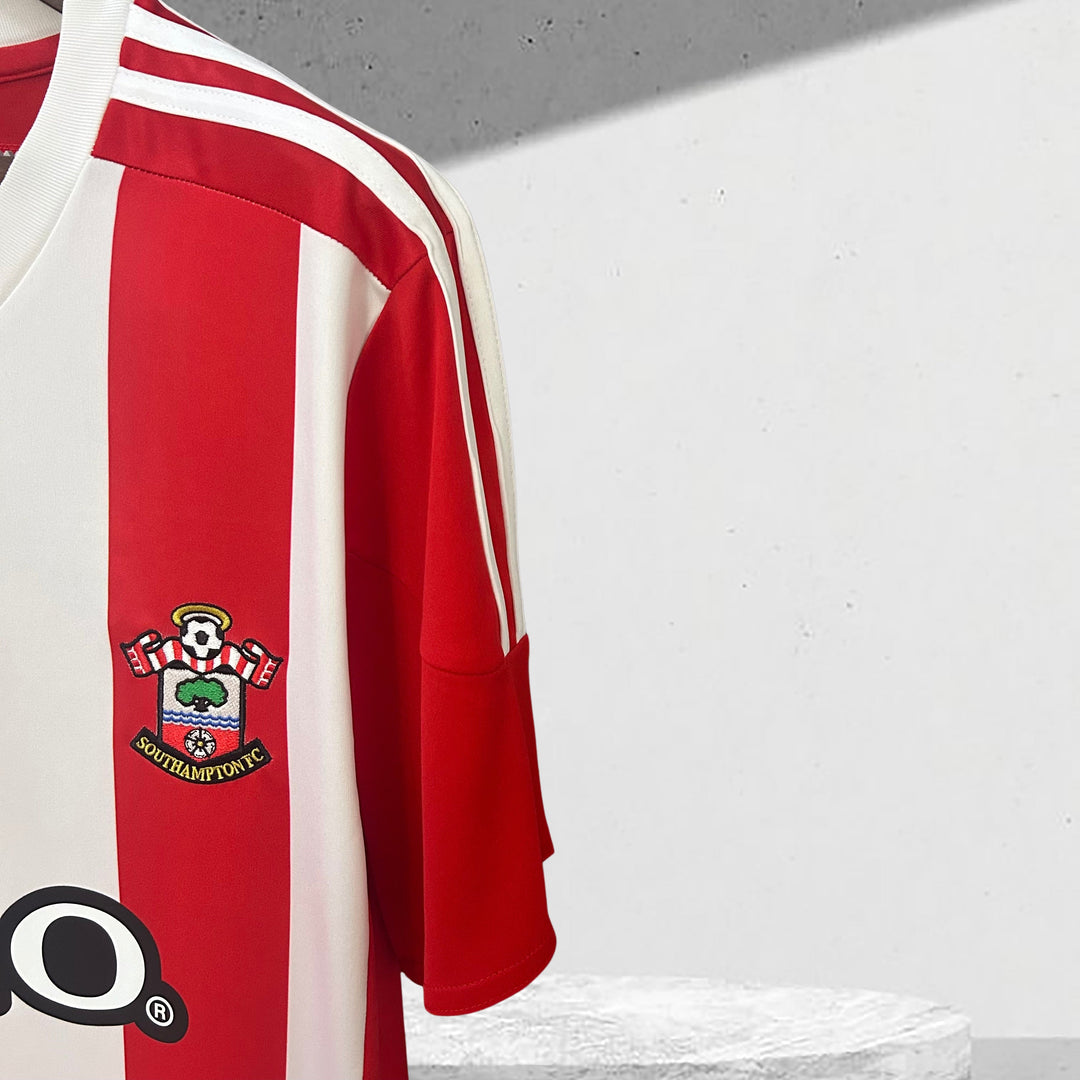 Southampton FC 2015–2016 Heimtrikot