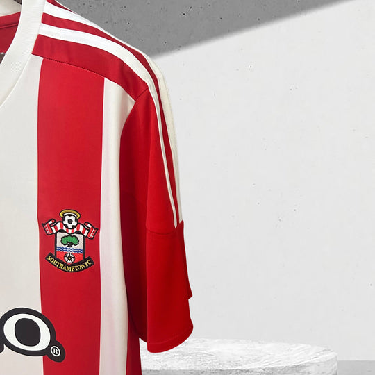 Southampton FC 2015–2016 Heimtrikot