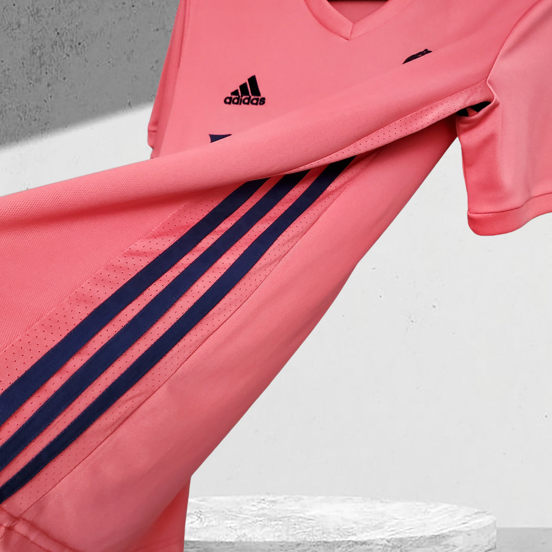 Real Madrid 2020–2021 Auswärtstrikot