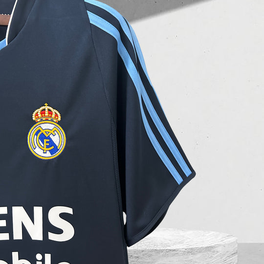 Real Madrid 2003–2004 Auswärtstrikot