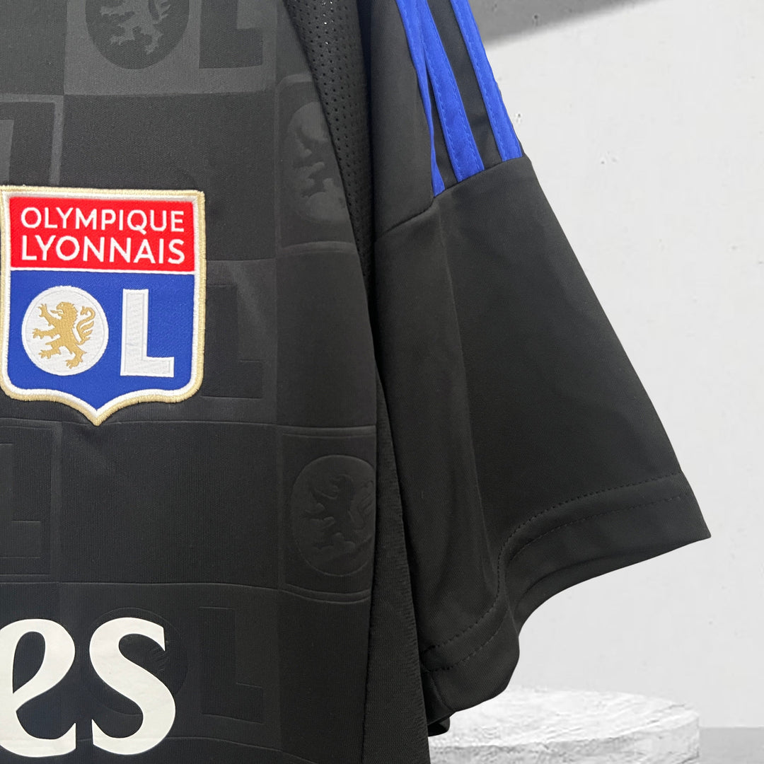 Olympique Lyonnais 2024–2025 Auswärtstrikot