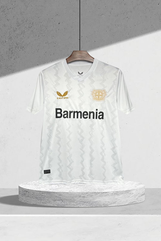 Bayer 04 Leverkusen 2024–2025 Auswärtstrikot