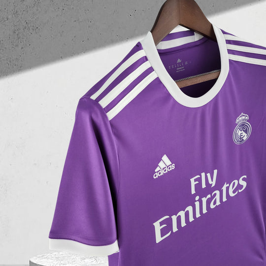 Real Madrid 2016–2017 Auswärtstrikot