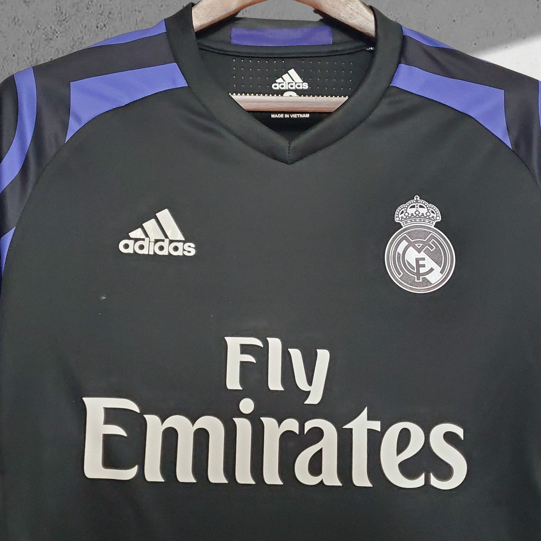 Real Madrid 2015–2016 3. Trikot