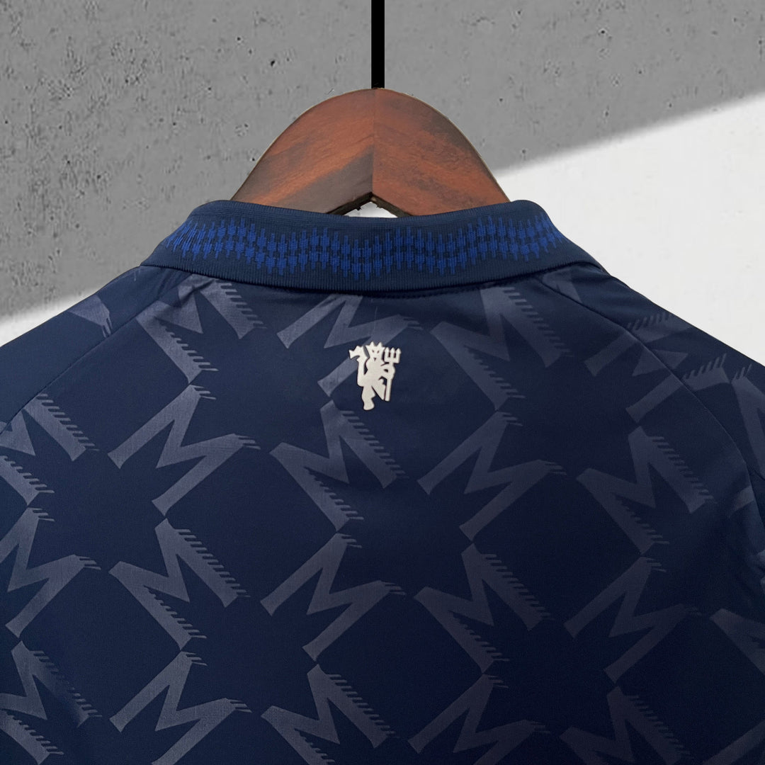 Manchester United 2024–2025 Auswärtstrikot