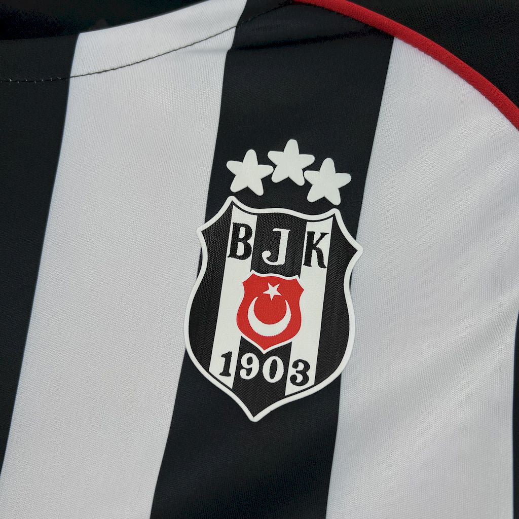 Beşiktaş JK 2025–2026 Auswärtstrikot
