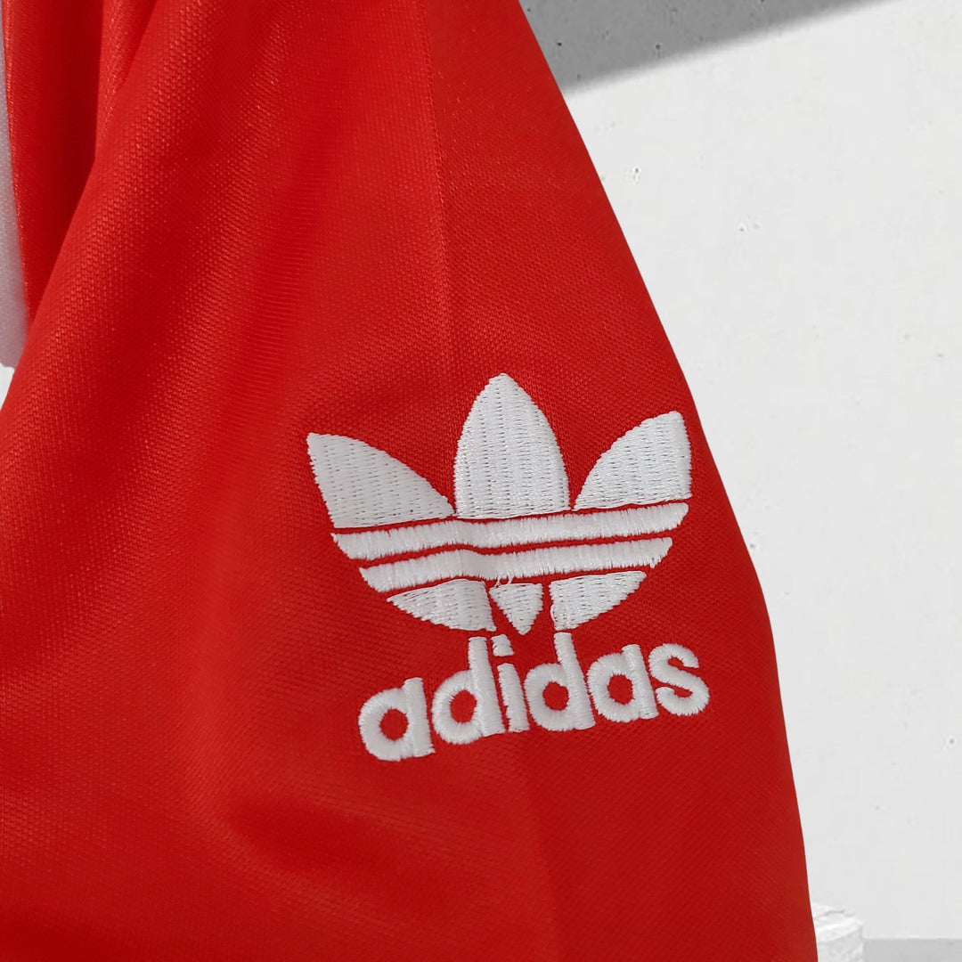 Manchester United 1985–1986 Heimtrikot