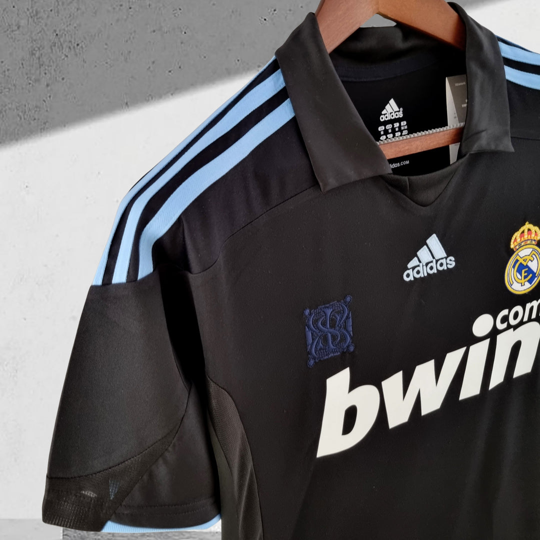 Real Madrid 2009–2010 Auswärtstrikot