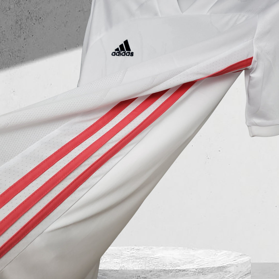 Real Madrid 2020–2021 Heimtrikot