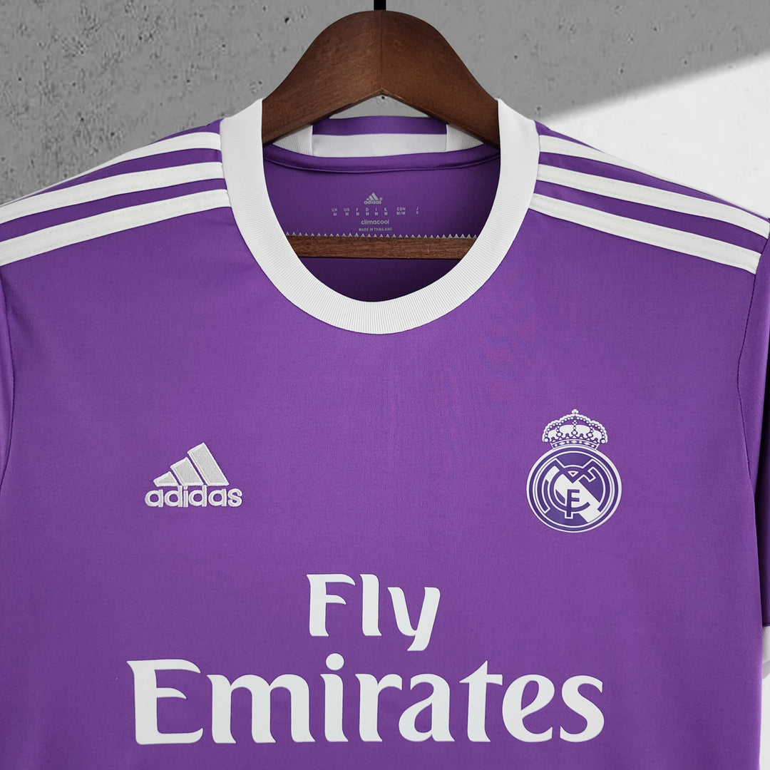 Real Madrid 2016–2017 Auswärtstrikot