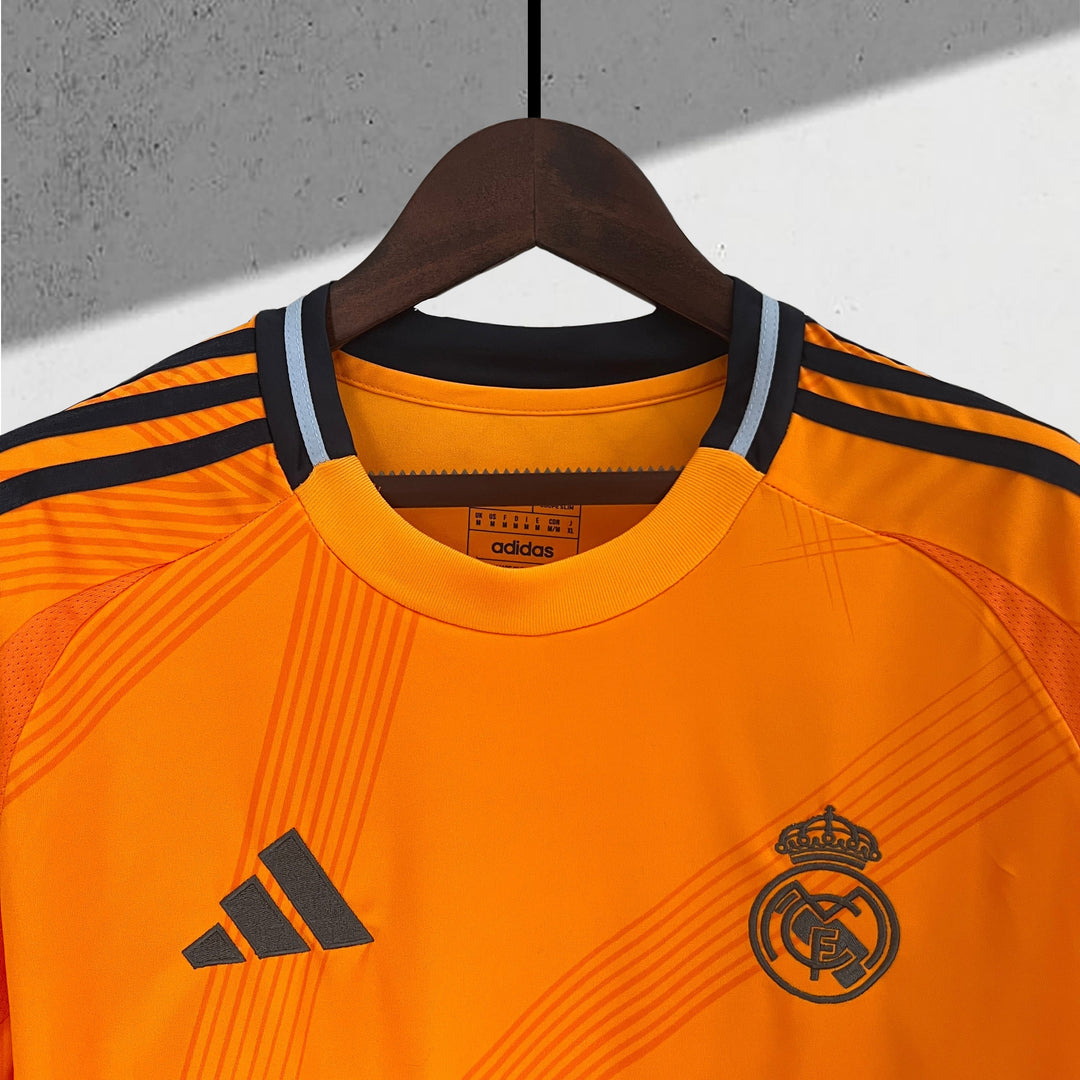 Real Madrid 2024–2025 Auswärtstrikot