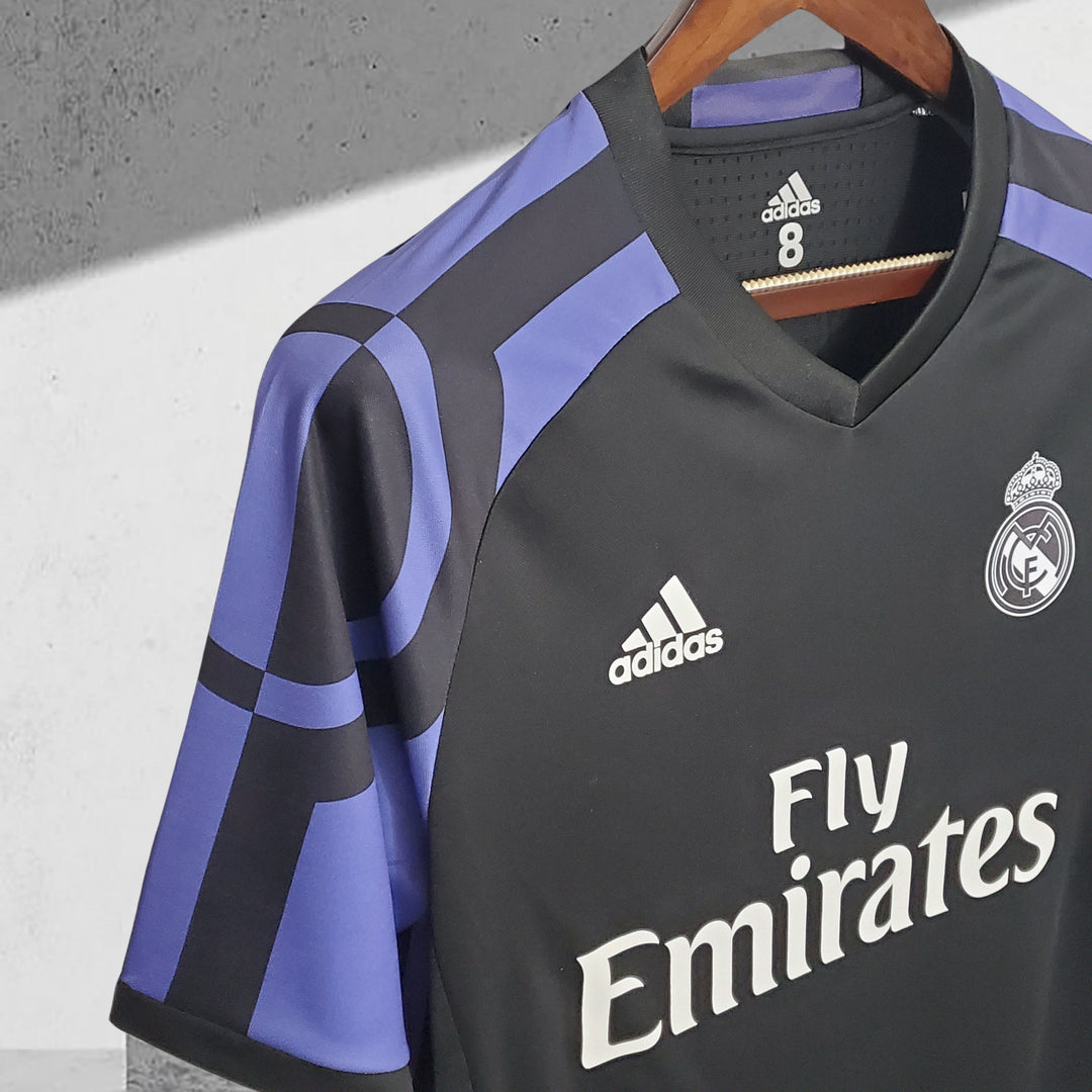 Real Madrid 2015–2016 3. Trikot