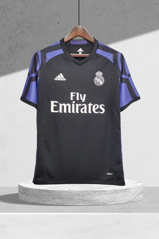 Real Madrid 2015–2016 3. Trikot