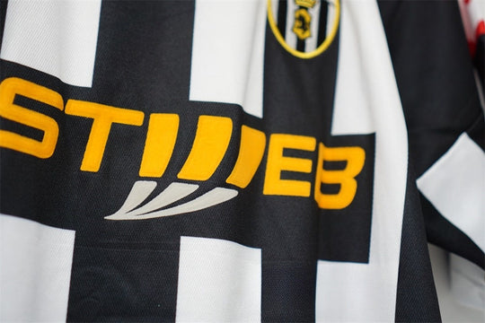 Juventus 2001–2002 Heimtrikot